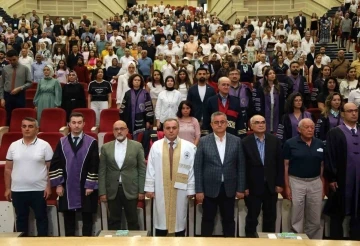 ER&Uuml; Diş Hekimliği Fak&uuml;ltesi 15. d&ouml;nem mezunlarını verdi
