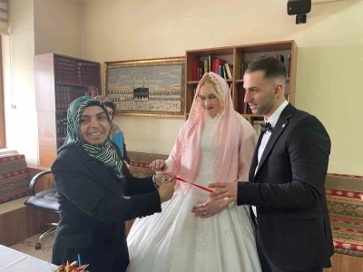 Erzincan&rsquo;a Estonyalı gelin
