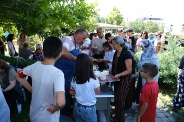 Erzincan&rsquo;da 6 bin kişilik aşure ikramı

