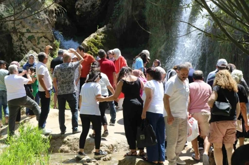 Erzincan&rsquo;da en &ccedil;ok turistin ağırlandığı beldenin yolu asfaltlanıyor
