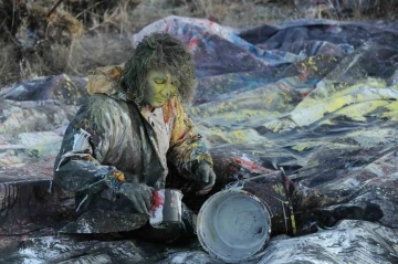 Erzincan&rsquo;da profes&ouml;rden sıra dışı sanat performansı
