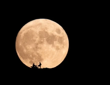 Erzincan&rsquo;da &lsquo;S&uuml;per Mavi Ay&rsquo; g&ouml;rsel ş&ouml;len oluşturdu
