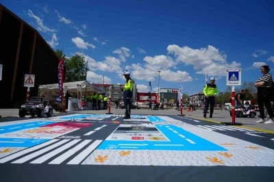 Erzincan&rsquo;da uygulamalı trafik eğitimi verildi
