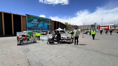 Erzincan&rsquo;da uygulamalı trafik eğitimi verildi
