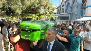 Erzincan&rsquo;daki kazada hayatını kaybeden Uşaklı aile son yolculuğuna uğurlandı
