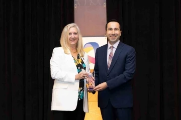 Erzincanlı akademisyen &ldquo;En İyi Gen&ccedil; Endokrinolog&rdquo; &ouml;d&uuml;l&uuml;ne layık g&ouml;r&uuml;ld&uuml;
