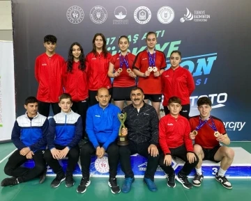 Erzincanlı badmintoncular 4 farklı branşta T&uuml;rkiye şampiyonluğu kazandı