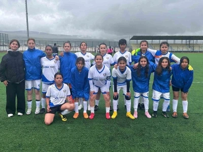 Erzincanlı kadın futbolcular Ardahan yolcusu
