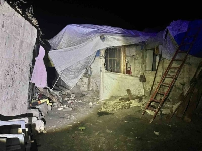 Erzurum&rsquo;da evin &ccedil;atısı &ccedil;&ouml;kt&uuml;: 3 &ouml;l&uuml;, 2 yaralı