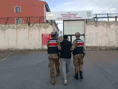 Erzurum&rsquo;da jandarmadan aranan şahıslara operasyon

