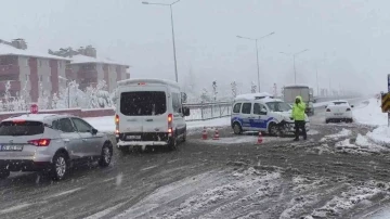 Erzurum&rsquo;da kar esareti
