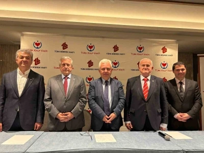 Eş dost tavsiyesiyle ila&ccedil; almak yerini, yapay zeka destekli sahte uzmanlara bıraktı
