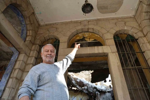 Esad rejiminin yıktığı evini ziyaret eden yaşlı adam, Esad&rsquo;ın zulm&uuml;n&uuml; anlattı
