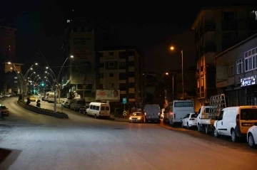 Esenler&rsquo;de ilgin&ccedil; se&ccedil;im kararı: Afiş, poster, parti bayrakları ve pankartlar kaldırıldı
