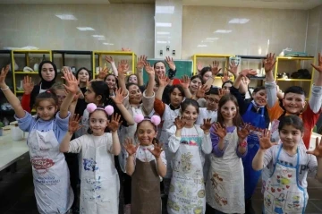 Esenlerli &ouml;ğrenciler sanatı mesleğe d&ouml;n&uuml;şt&uuml;rd&uuml;ler
