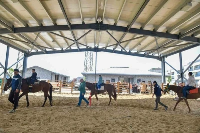 Esenyurt Belediyesi&rsquo;nden &ouml;zel &ccedil;ocuklara atla terapi etkinliği
