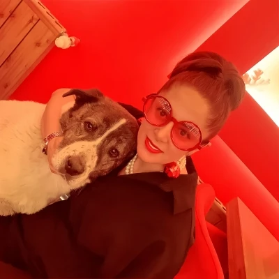 Esenyurt'ta 10 yıldır baktığı k&ouml;peği barınakta &ouml;l&uuml; buldu, sinir krizi ge&ccedil;irdi