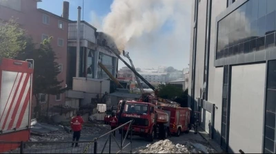 Esenyurt&rsquo;ta 4 katlı bir tekstil fabrikasında korkutan yangın
