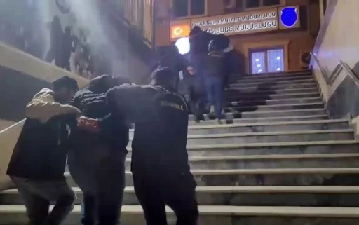 Esenyurt&rsquo;ta bir genci d&ouml;v&uuml;p ka&ccedil;ırmaya &ccedil;alışan magandalar yakalandı
