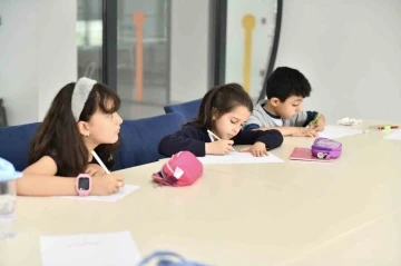 Esenyurt&rsquo;ta &Ccedil;ocuk &Uuml;niversitesi&rsquo;nde &ccedil;ocuklar verimli vakit ge&ccedil;irirken &ouml;ğreniyor

