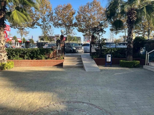 Esenyurt&rsquo;ta diş kliniğine g&uuml;peg&uuml;nd&uuml;z kurşun yağmuru:
