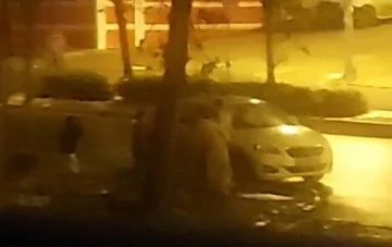 Esenyurt&rsquo;ta kadını, &ccedil;ocuklarının yanında tekme tokat darp etti