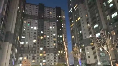 Otoparktaki yangın 28 katlı binaya sı&ccedil;radı: 42 kişi dumandan etkilendi