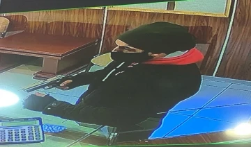 Esenyurt&rsquo;ta silahlı soygun girişiminde bulunan acemi hırsız yakalandı
