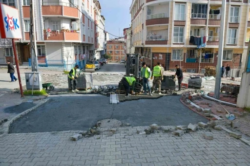 Esenyurt&rsquo;ta tahrip olan yollar yenileniyor
