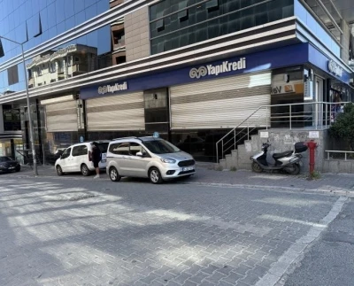 Esenyurt&rsquo;ta Yapı Kredi Bankası&rsquo;na silahlı saldırı