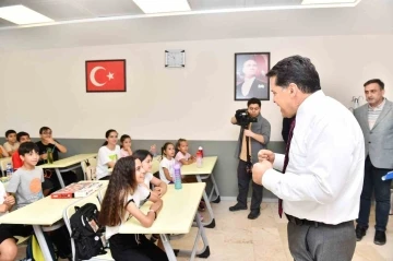 Esenyurt&rsquo;ta yaz k&uuml;lt&uuml;r sanat okulları başladı
