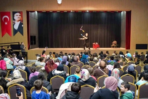 Esenyurtlu &ccedil;ocuklar ara tatil şenliğinde doyasıya eğlendi
