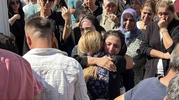 Eşi tarafından &ouml;ld&uuml;r&uuml;len kadının cenazesinde duygu dolu anlar
