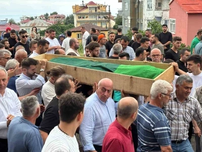 Eşi tarafından &ouml;ld&uuml;r&uuml;len Sinem Topaloğlu son yolculuğuna uğurlandı