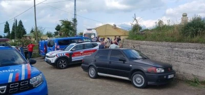 Eşini banyoda &ouml;nce bı&ccedil;akladı ardından av t&uuml;feğiyle &ouml;ld&uuml;rd&uuml;