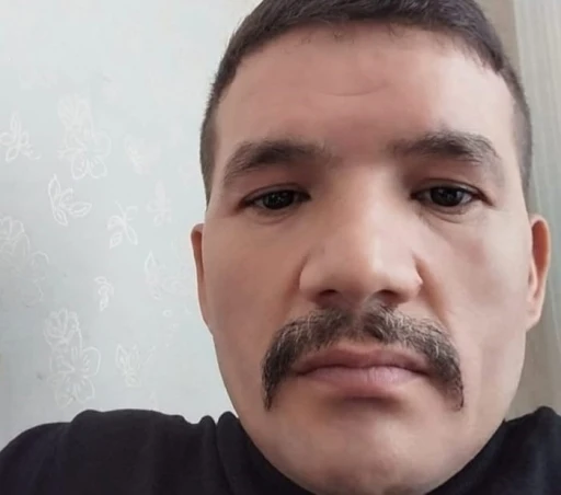 Eşini bı&ccedil;aklayarak &ouml;ld&uuml;rd&uuml;, intihar etti
