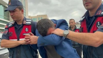 Eşini boğup kahve kupasıyla y&uuml;z&uuml;n&uuml; par&ccedil;aladı