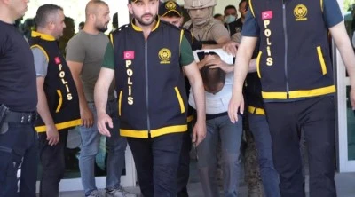 Eşini odunla d&ouml;verek &ouml;ld&uuml;rd&uuml;