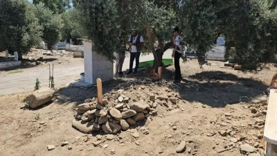 Eşini ve 2 &ccedil;ocuğunu yakarak &ouml;ld&uuml;rm&uuml;şt&uuml;: Kimsenin haberi olmadan g&ouml;m&uuml;ld&uuml;