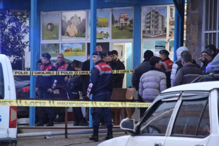 Eşini ve parti il&ccedil;e başkanını &ouml;ld&uuml;rd&uuml;