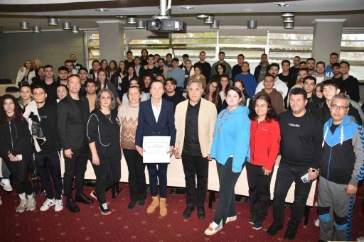 Eski Atlet Semra Aksu MSK&Uuml;&rsquo;de &ouml;ğrencilerle buluştu
