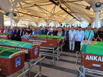 Eski Bakan Şener&rsquo;in oğlunun &ouml;ld&uuml;rd&uuml;ğ&uuml; anneannesi son yolculuğuna uğurlandı
