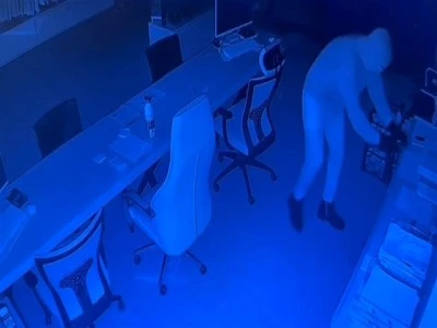 Eski &ccedil;alışan iş yerini soydu 