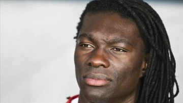 Eski Galatasaraylı futbolcu Gomis, kızına T&uuml;rk kadınını &ouml;rnek g&ouml;sterdi