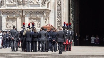 Eski İtalya Başbakanı Berlusconi, devlet t&ouml;reniyle son yolculuğuna uğurlandı