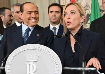 Eski İtalya Başbakanı Berlusconi&rsquo;nin l&ouml;semiye yakalandığı iddiası

