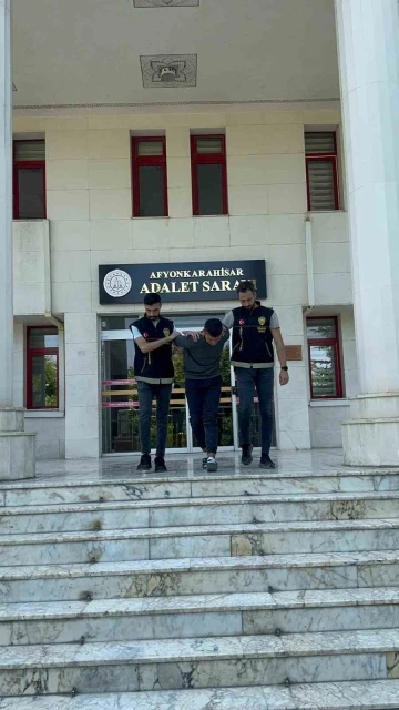 Eski sevgilisini &ouml;ld&uuml;rd&uuml;ğ&uuml; iddia edilen şahıs tutuklandı
