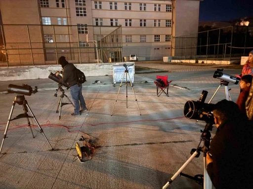 Eskişehir Astronomi G&uuml;nleri&rsquo;nde &ccedil;ocuklar g&ouml;ky&uuml;z&uuml;n&uuml; keşfetti
