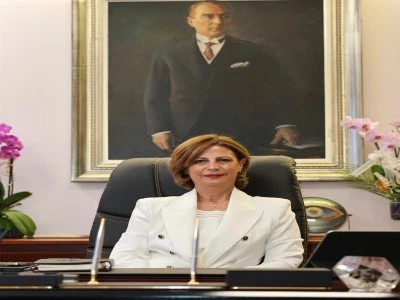 Eskişehir B&uuml;y&uuml;kşehir Belediye Başkanı Ayşe &Uuml;nl&uuml;ce, CHP'den istifa etti