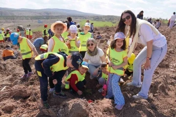 Eskişehir&rsquo;de 3 bin fidan toprakla buluştu
